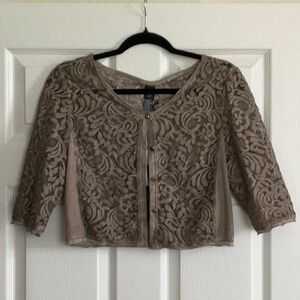 Chico’s women’s top. Beige lace size 00